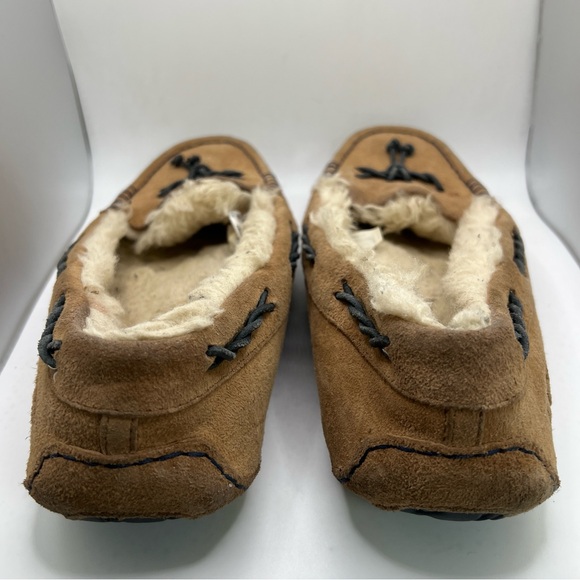 Women’s UGG Moccasins Size 9 - Picture 5 of 10